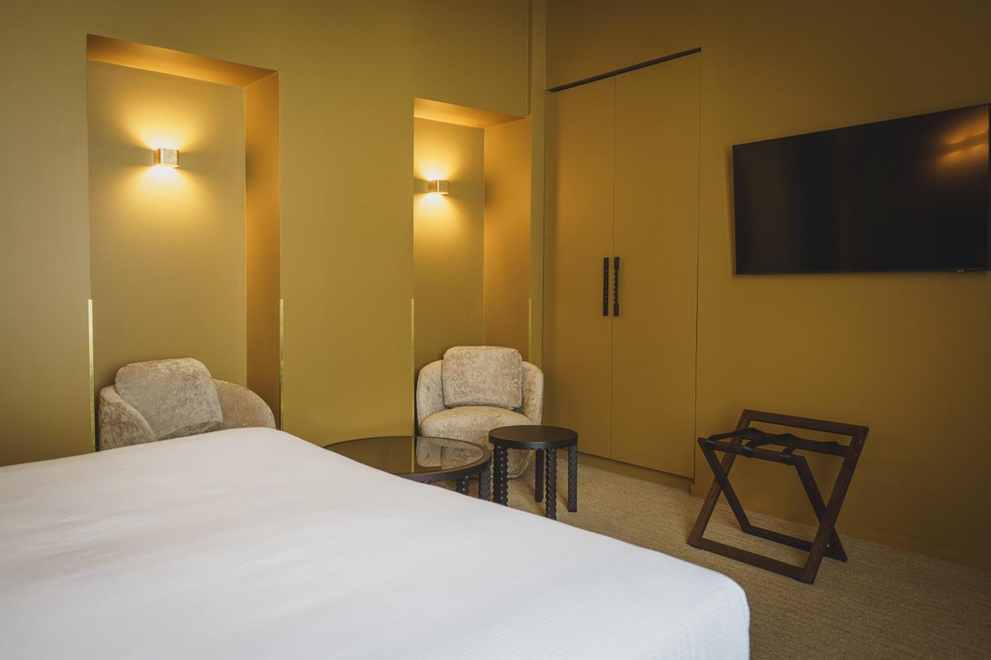 Deluxe Room with Bath and Shower,1600564971:JPEG