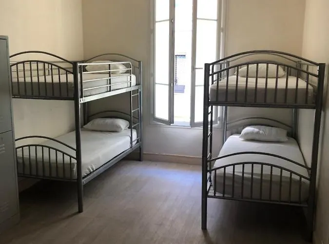 Hotel near College: La Promenade House