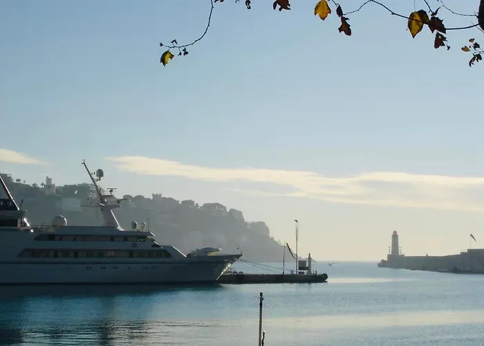 Hôtel accueillant les animaux: Charme Méditerranéen Votre pied à terre au Cœur du Port de Nice